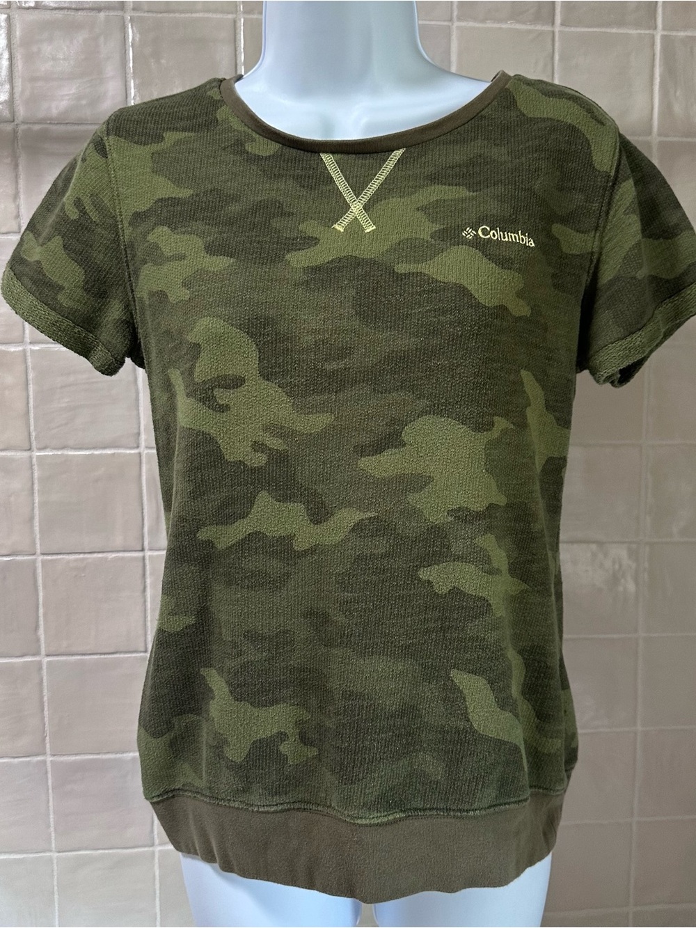 DESIGNED IN JAPAN - Columbia Women's Camo Short Sleeve Top